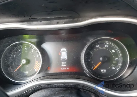 2015 Jeep Cherokee Trailhawk z USA, uszkodzony, nr VIN 1C4PJMBS8FW786847